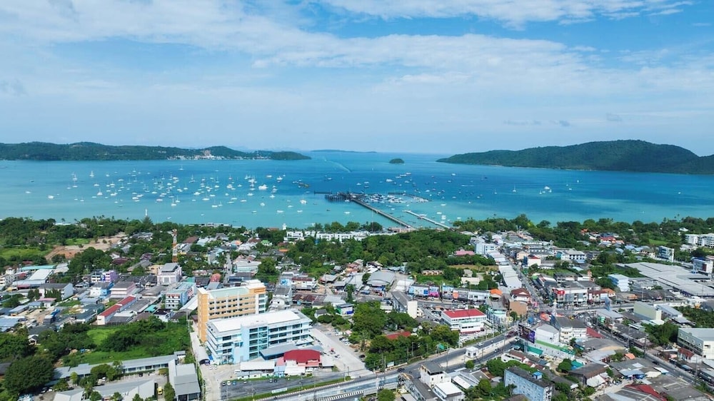 Modern Condo near the Beach - NV5 view 4