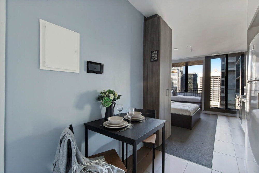 A Cozy & Stylish Studio Next to Southern Cross