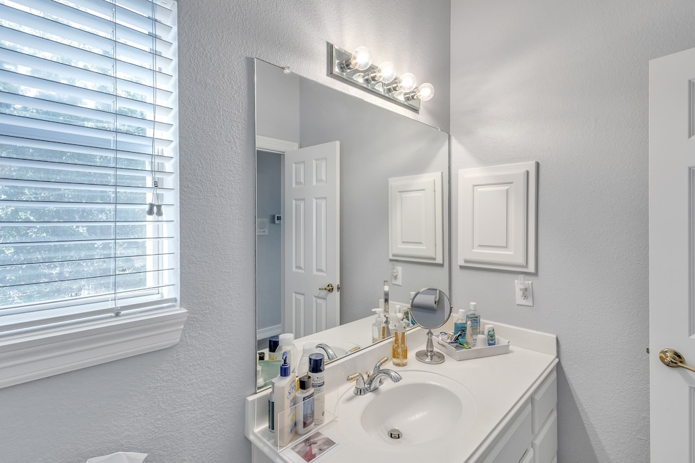 Spacious Urban Uptown Retreat 3 Bedroom Townhouse