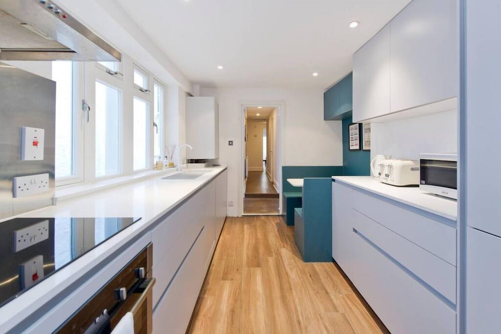 2-bed Apartment Victoria