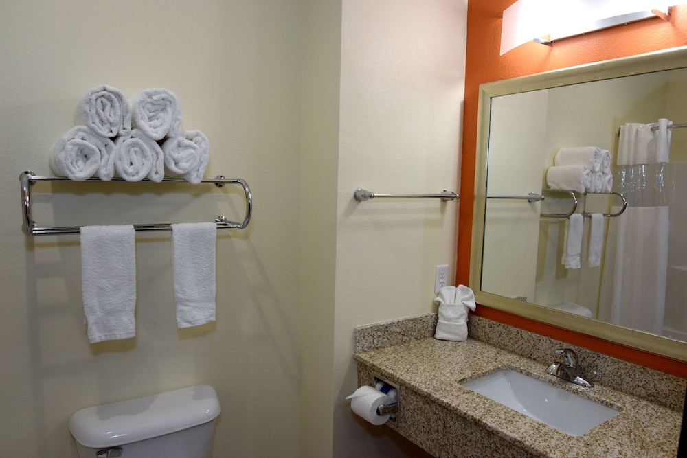 Enid Vacations - Home Away Suites - Property Image 6