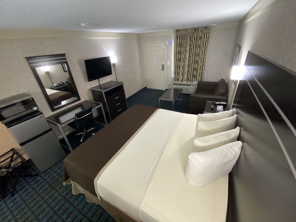 Deluxe Inn Fayetteville - I-95 Exit 49