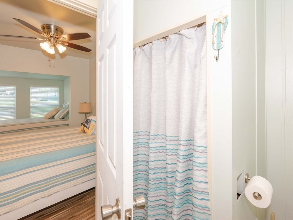 St. Charles Bay Cottage #9 - Little Devil view 5