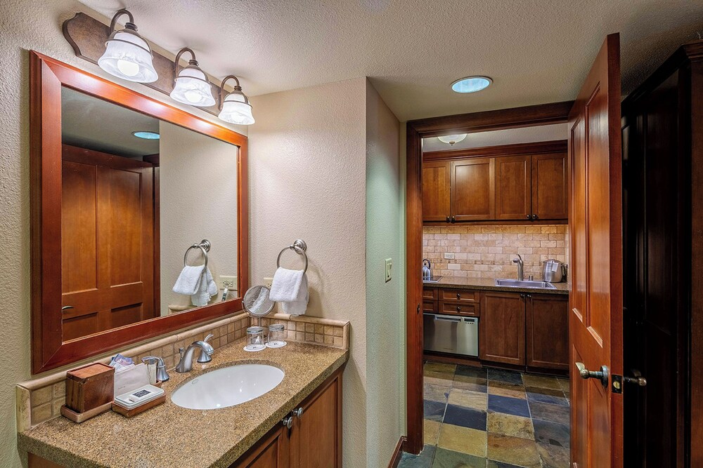 2BR Condo w/ Pool Access, Hot Tub, & ski In/out