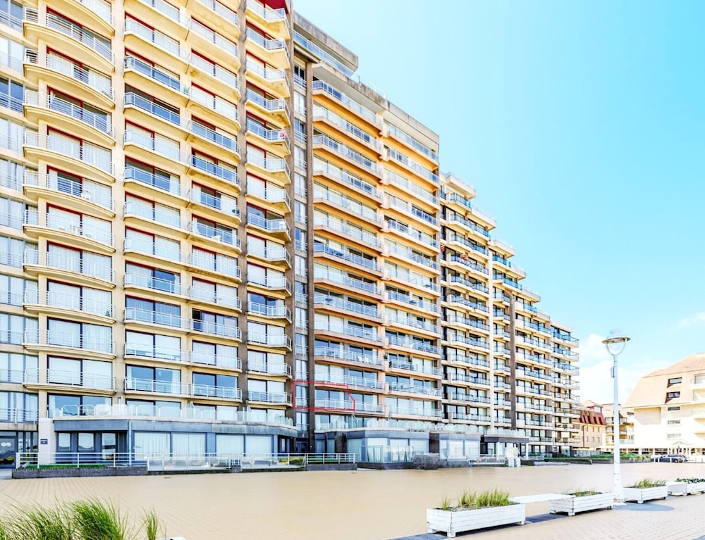 Coastal Comfort With Parking