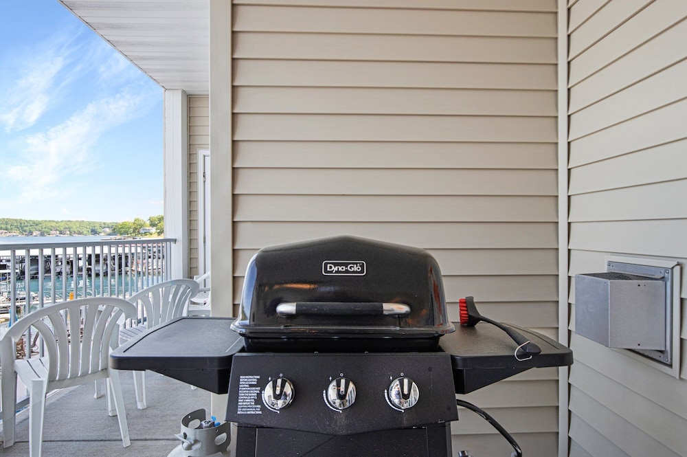 Experience Lakeside Living at Its Finest: Stunning Views and Prime Location!