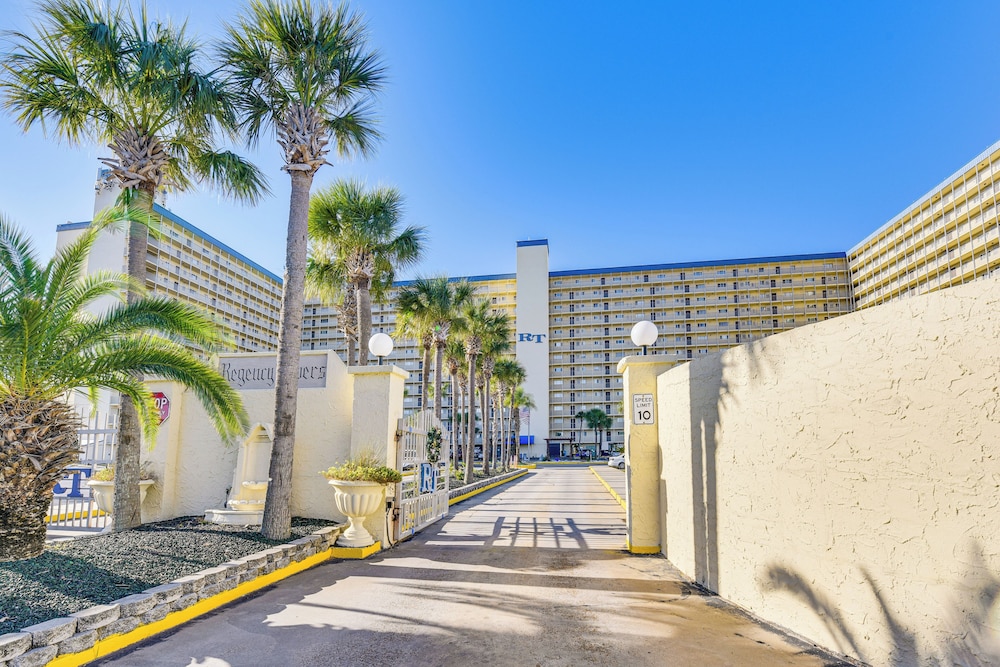 Beach & Pool Access: Regency Towers Condo in Pcb!