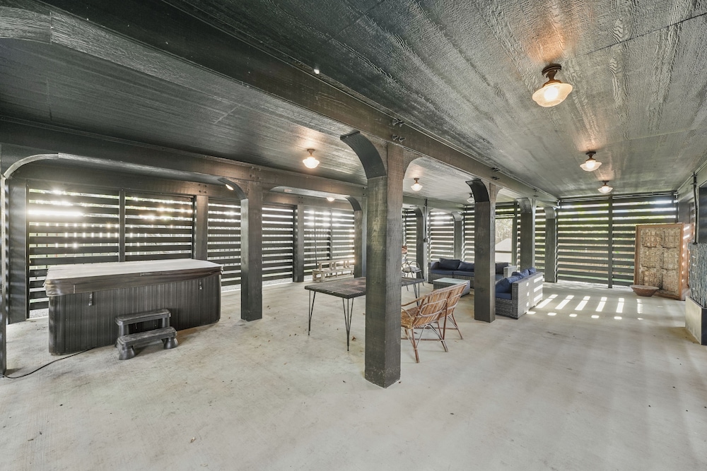 Ebb and Glow Retreat by Ryson Vacation Rentals