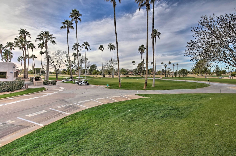 Patio + Pool Access: Golf Getaway in Peoria
