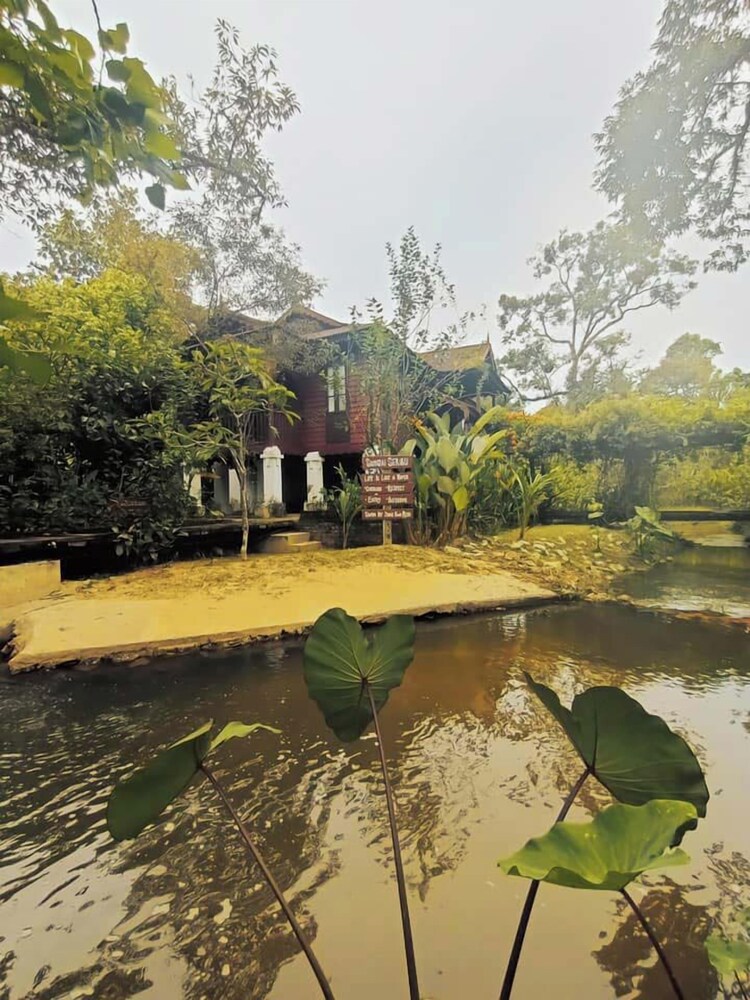 Bagas Zakariah Orchard Lodge