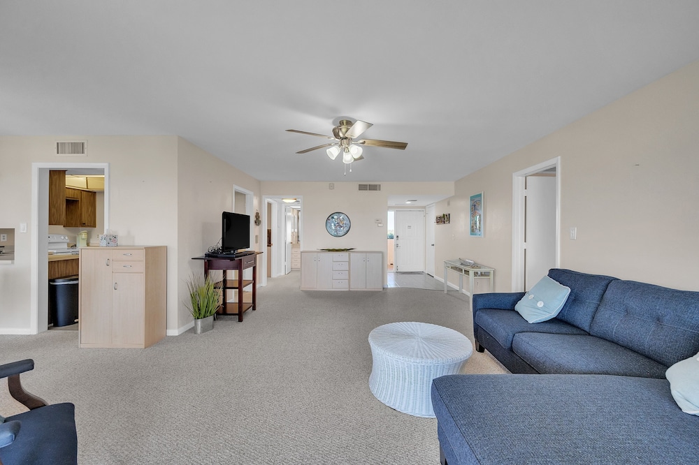 Gulf-view Condo With Resort-style Amenities 2 Bedroom Condo