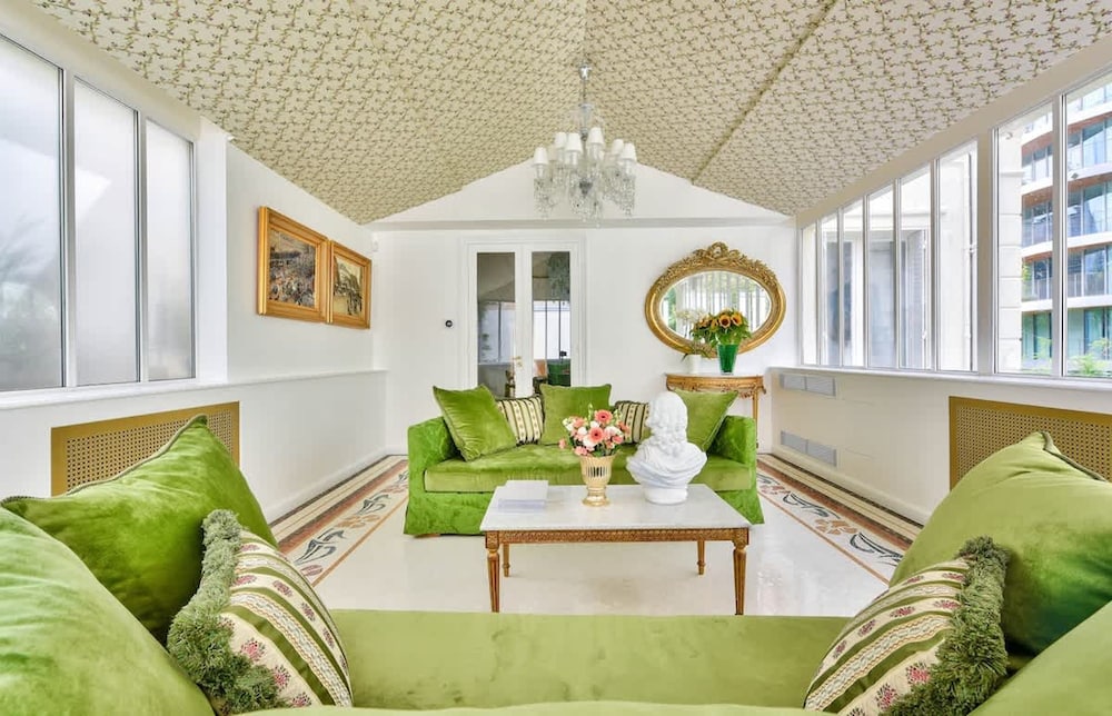 Noble Luxury Residence in the Heart of Paris