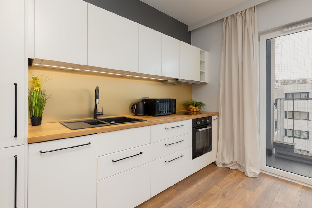 Gentle Apartment in Warsaw by Renters view 3