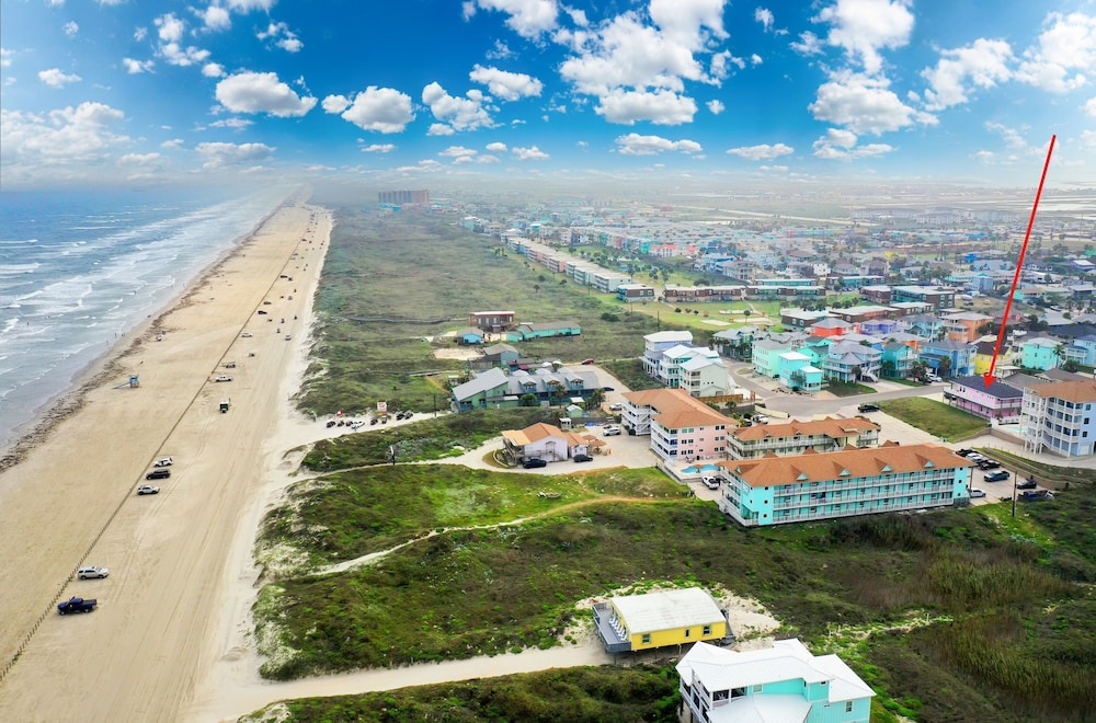 Casa Rosada by Avantstay Easy Beach Access Spacious Balcony Deck
