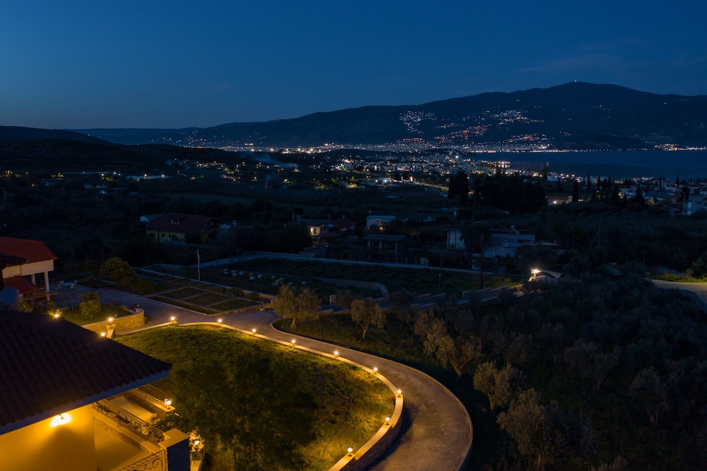 Paul's American Mansion- Volos suburb