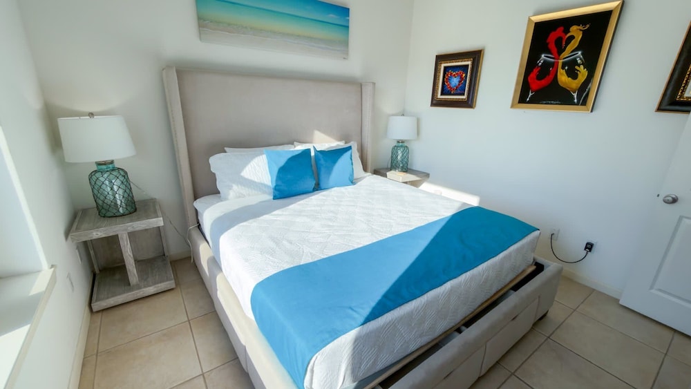Channel Views Private Boat Slip Pool & Patio 3 Bedroom Apts