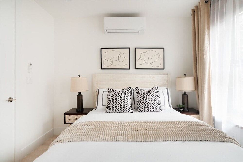 48 Midtown West Apt