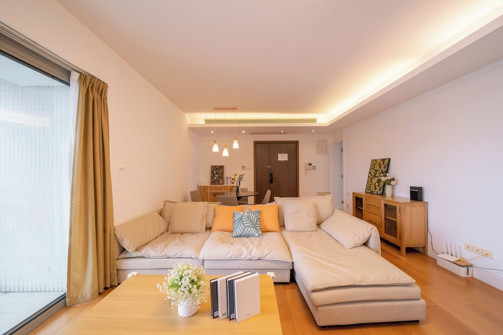 Tyms Elegant 3BR 2BA Apt Near Malls