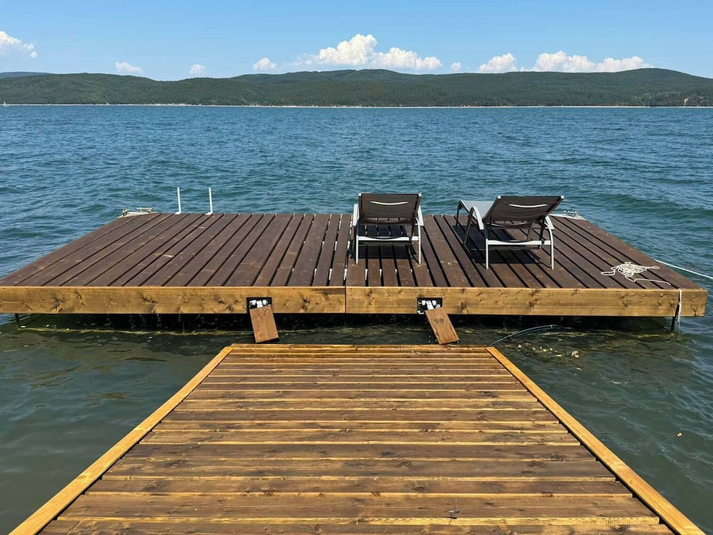 Villa Iskar Lake Residence