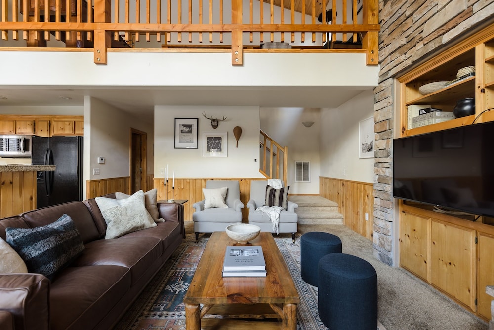 Jackhorn By Avantstay Spectacular Cozy Cabin w Hot Tub