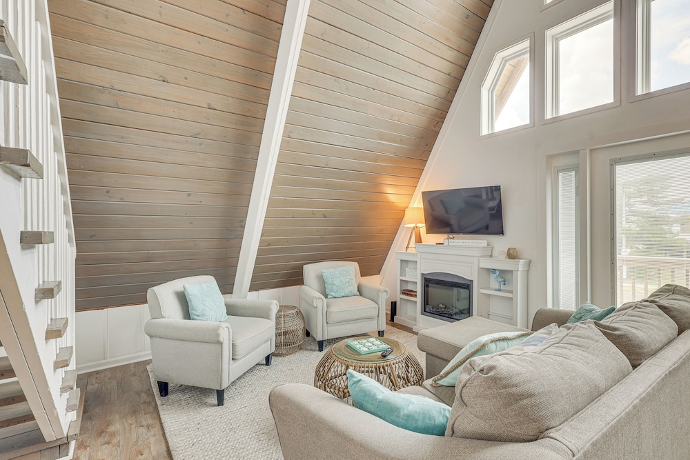Unique A-frame Beach House: 'the Beacon at Oib'