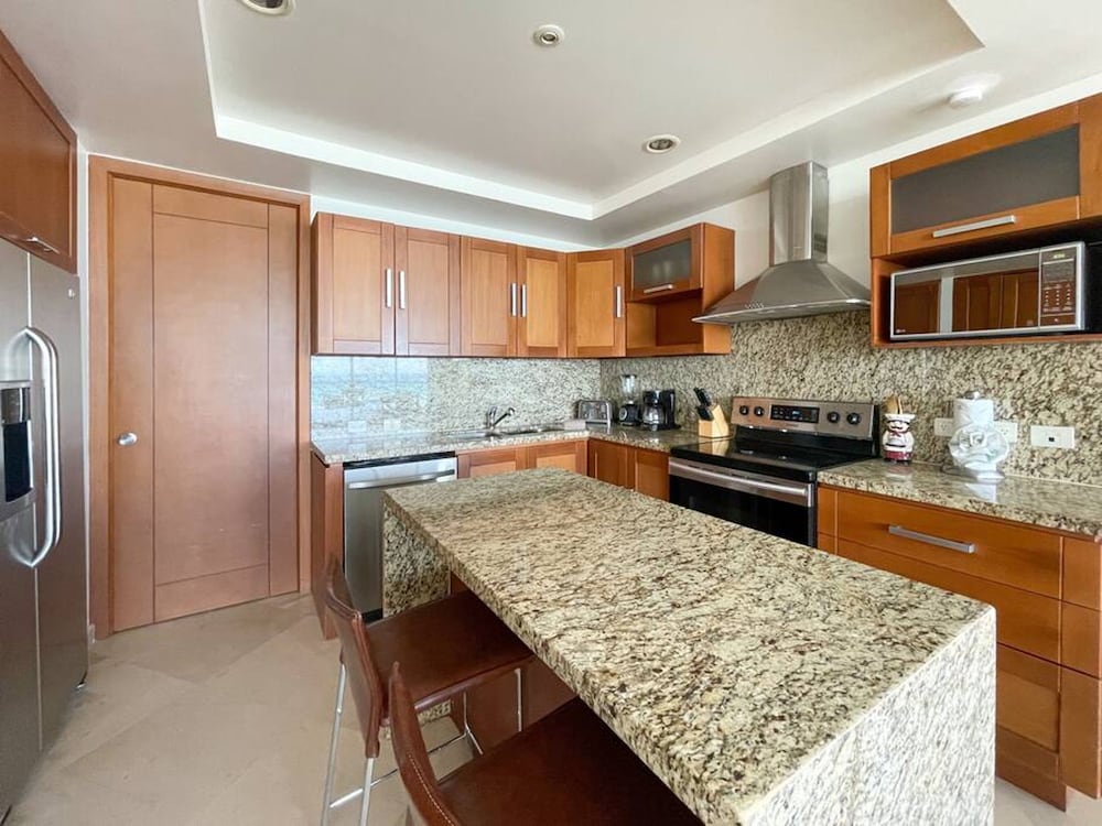 Oceanfront Condo With Astonishing View