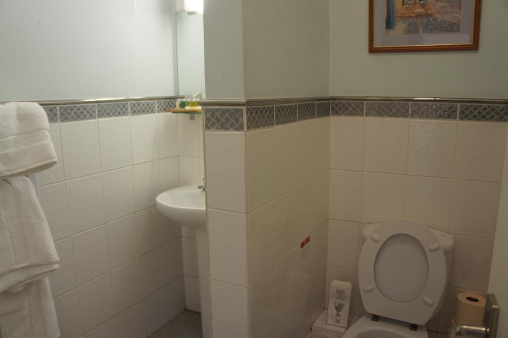 Oxford Vacations - Athena Guest House - Property Image 9