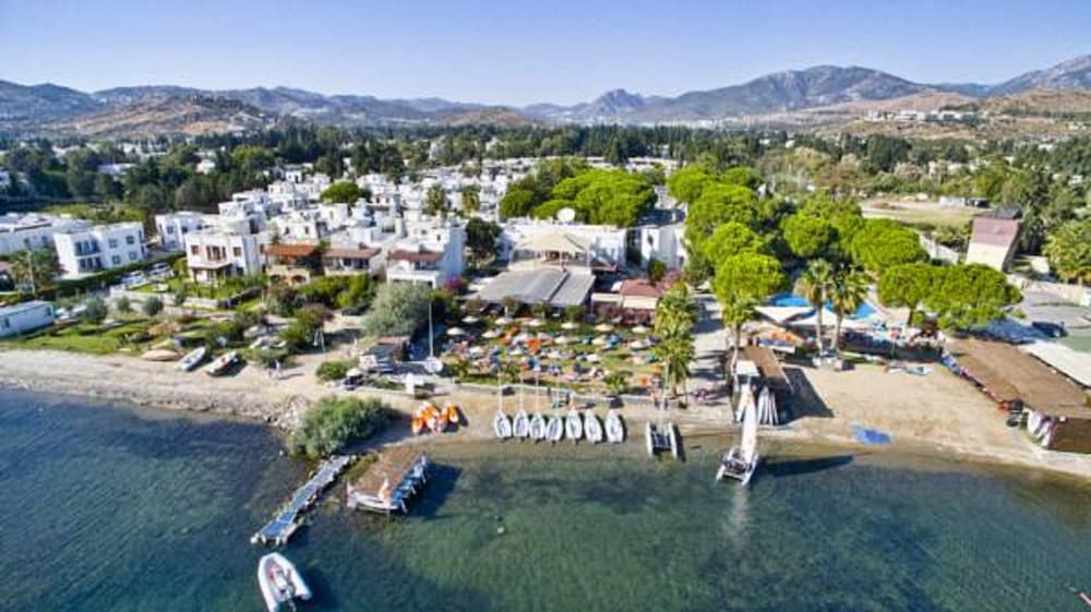 Bodrum Sea Side Beach Club Otel - Image 47