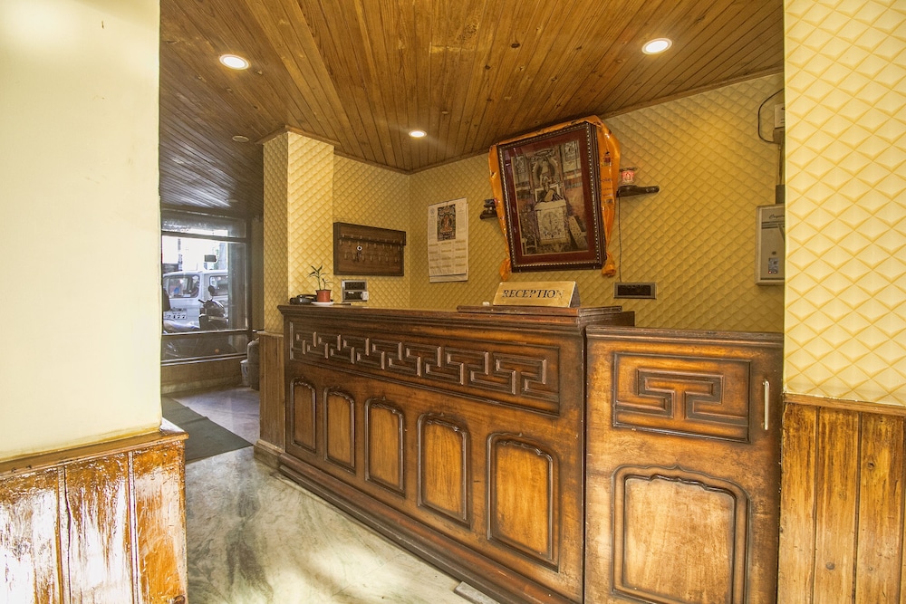 Lobby & Reception