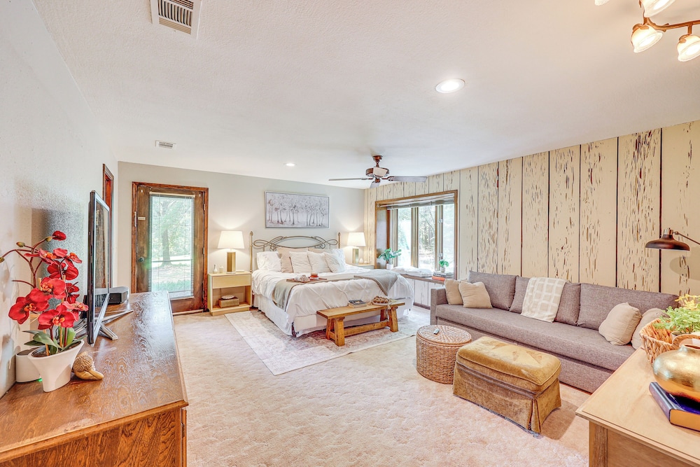 Waterfront Home w/ Playground Near Degray & Caddo!