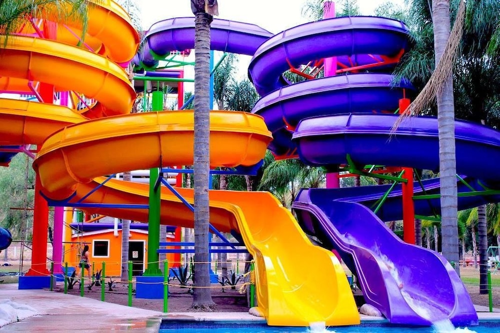 Guamúchil Parque Acuático & Cabañas