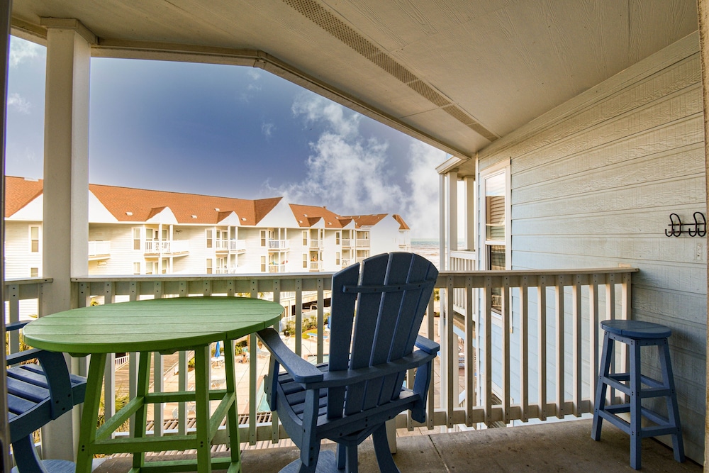 Seascape 1318 1 Bedroom Condo by RedAwning