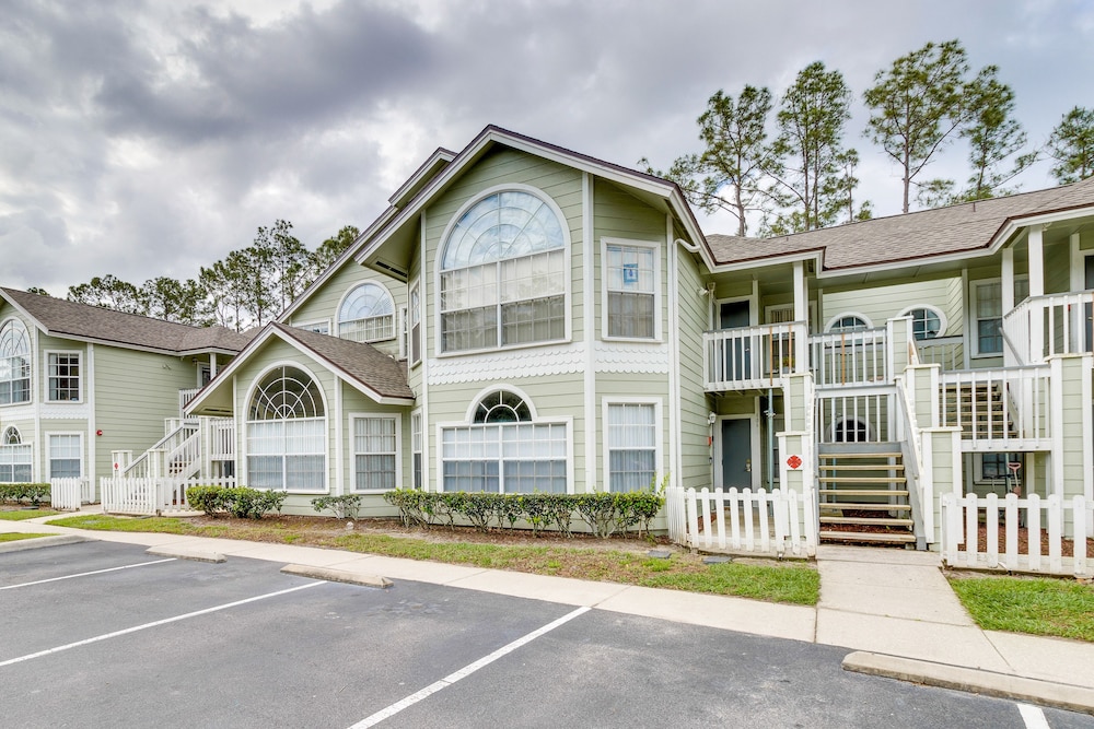 Condo w/ Pool Access & Patio: 8 Mi to Disney! view 3