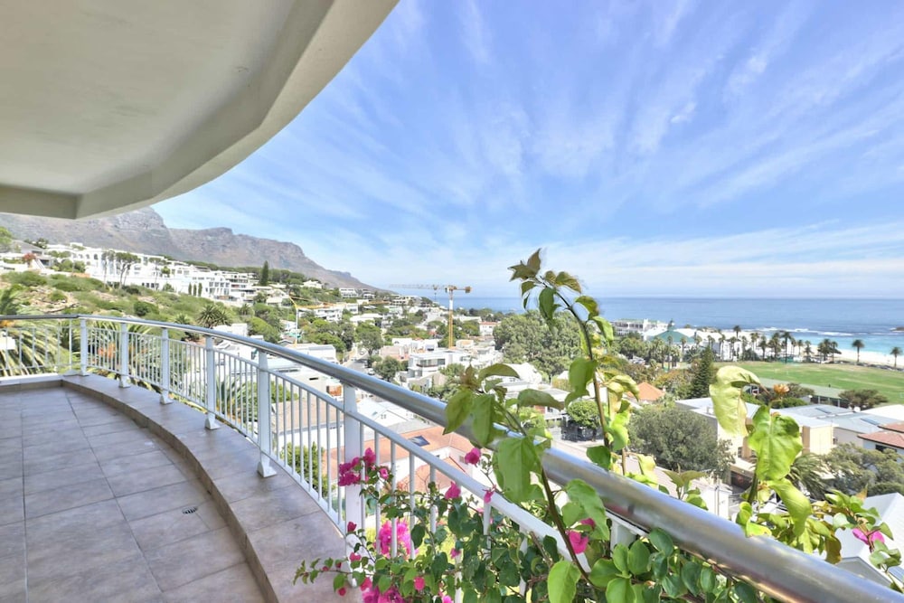 Camps Bay Home w Pool Garden Sea View Tree Villa