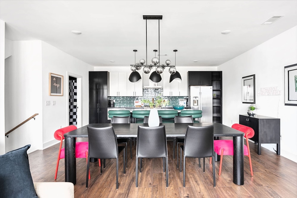 Nashville Escape With Skyline Deck and Hot Tub