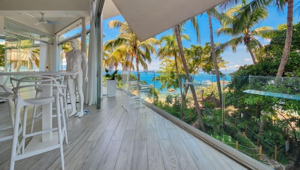 Luxury 1BR APT - Beach View - Jacuzzi - King Bed