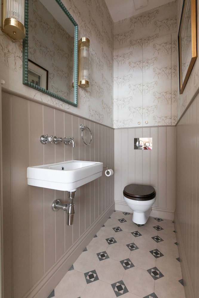 Burton Mews by Onefinestay