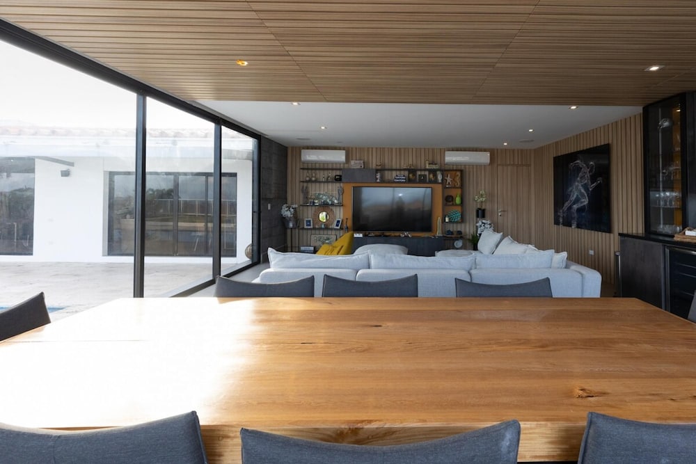 The Wow House by Acomodo