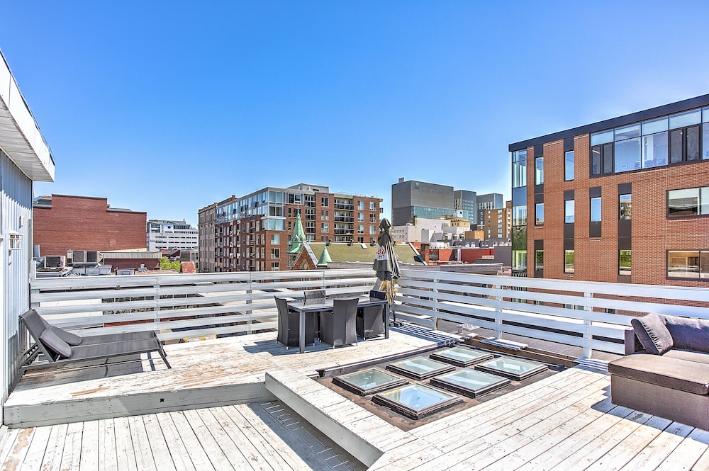 Destination Stays - LOFT HOUSE Quartier des Spectacles - Image 1