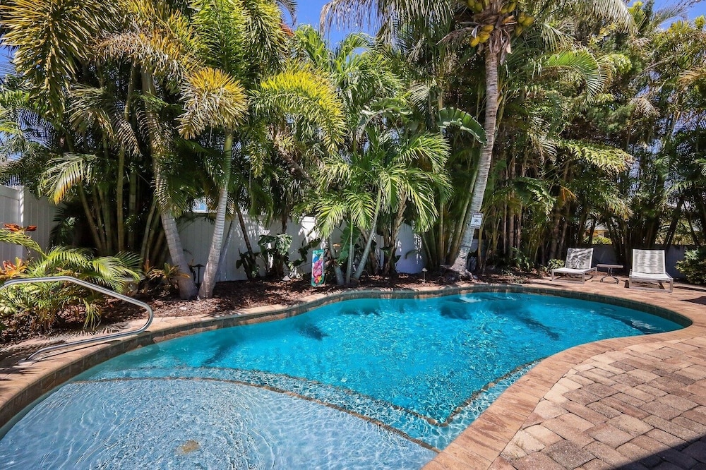Paradise Palms 3 Bedroom Cottage