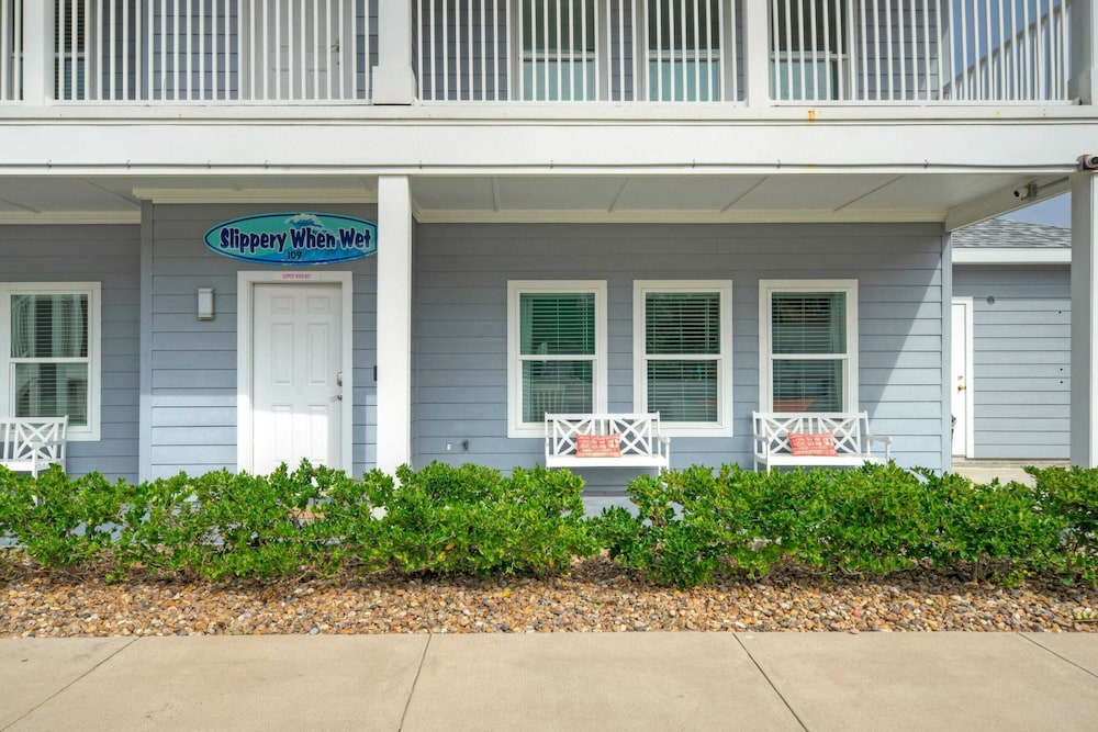 Costa Bahia Condos Sleeps 26, Pool, Short Beach Stroll