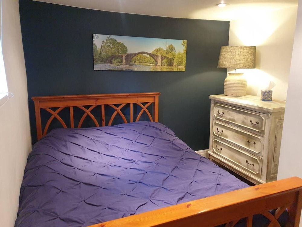 Cottage Hurst Green Sleeps 4, Views view 3