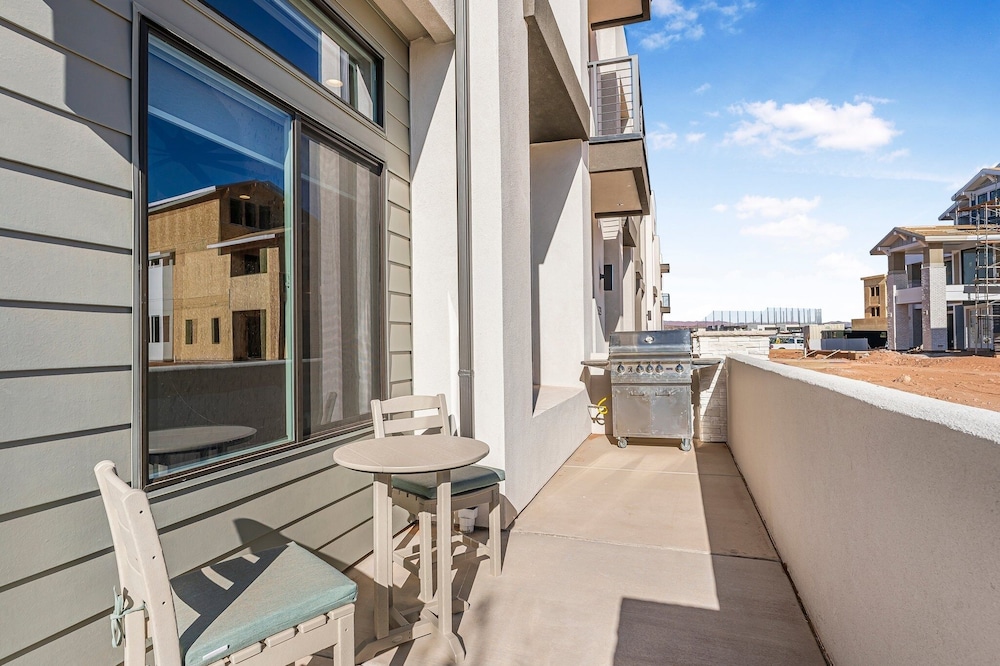 Slickrock Shore 8 Bedroom Townhouse