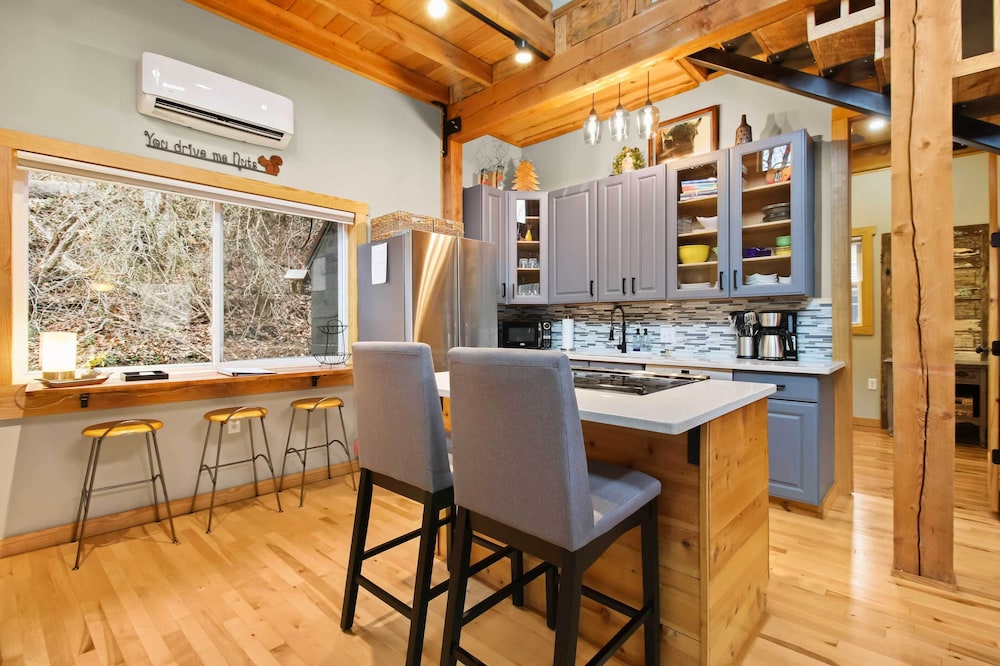 'the Nuthouse on Squirrel Creek': Ski, Hike & Fish