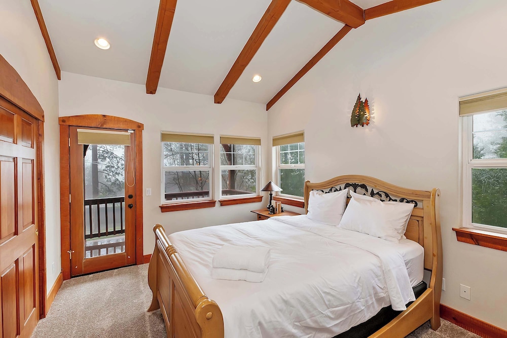 Matterhorn Peak Lodge – Upscale Mountain Escape