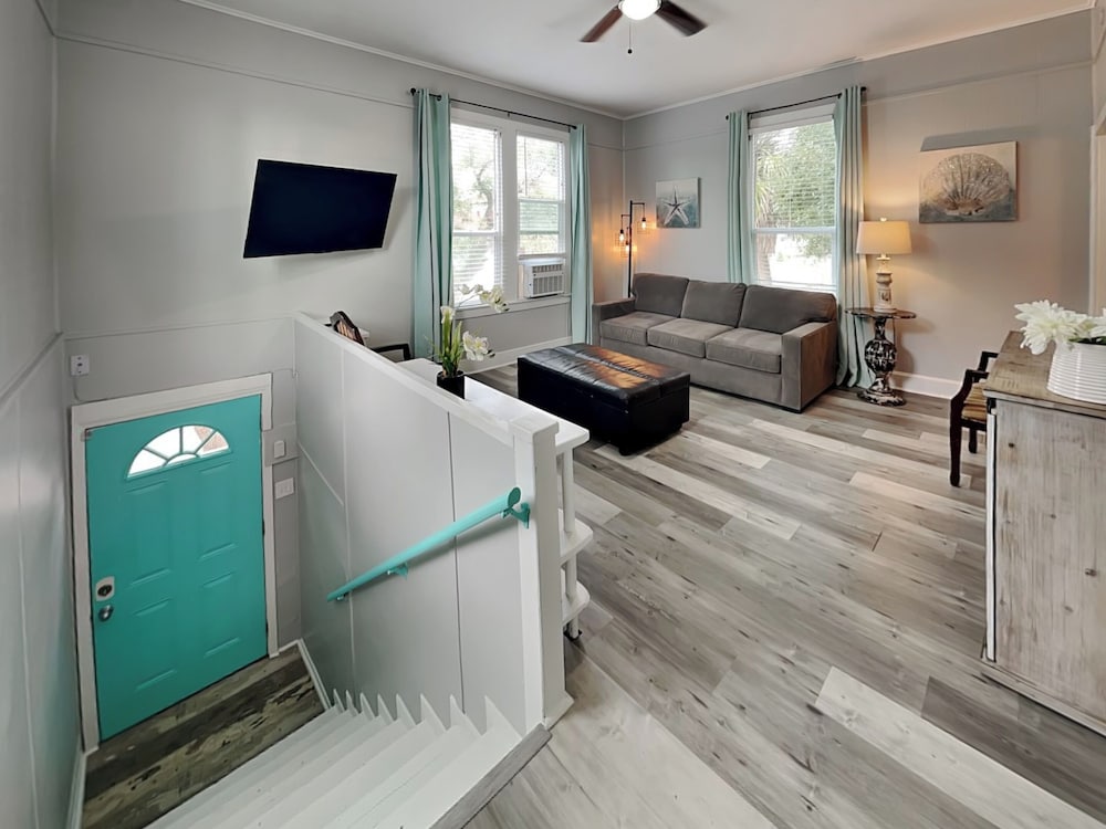 Pleasure Pier Retreat Manor by Ryson Vacation Rentals
