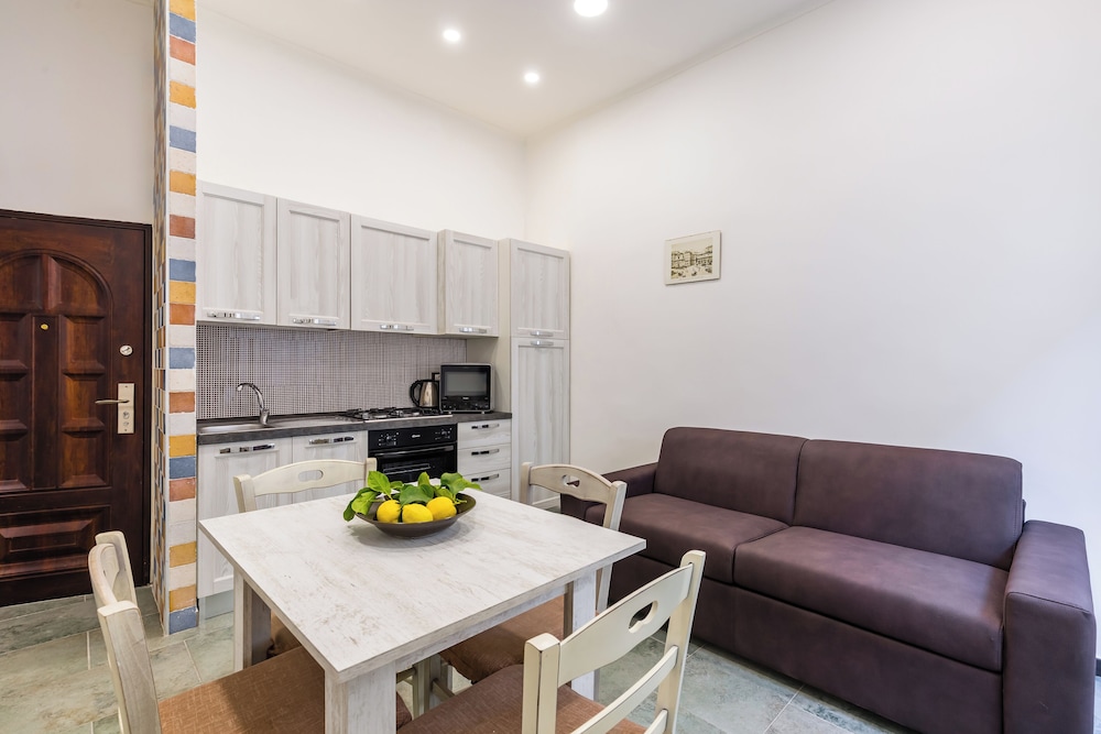 Gelso Complex Studios and Flat by Napoliapartments