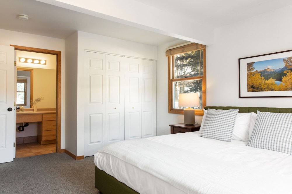 Holly by Avantstay In the Heart of Breckenridge w Hot Tub Game Room Roof Top Patio