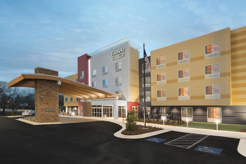Hotel Fairfield Inn & Suites by Marriott El Dorado - Image 1