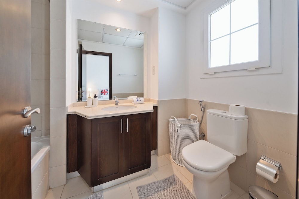 Luxury Short Term Stay 2BHK plus Maids - RANCHES